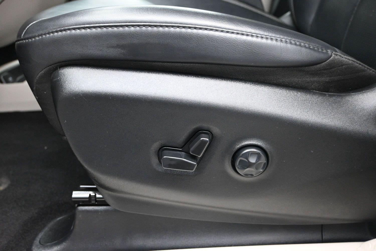 Used 2023 Bright White Clearcoat Chrysler Hybrid Touring L image 21