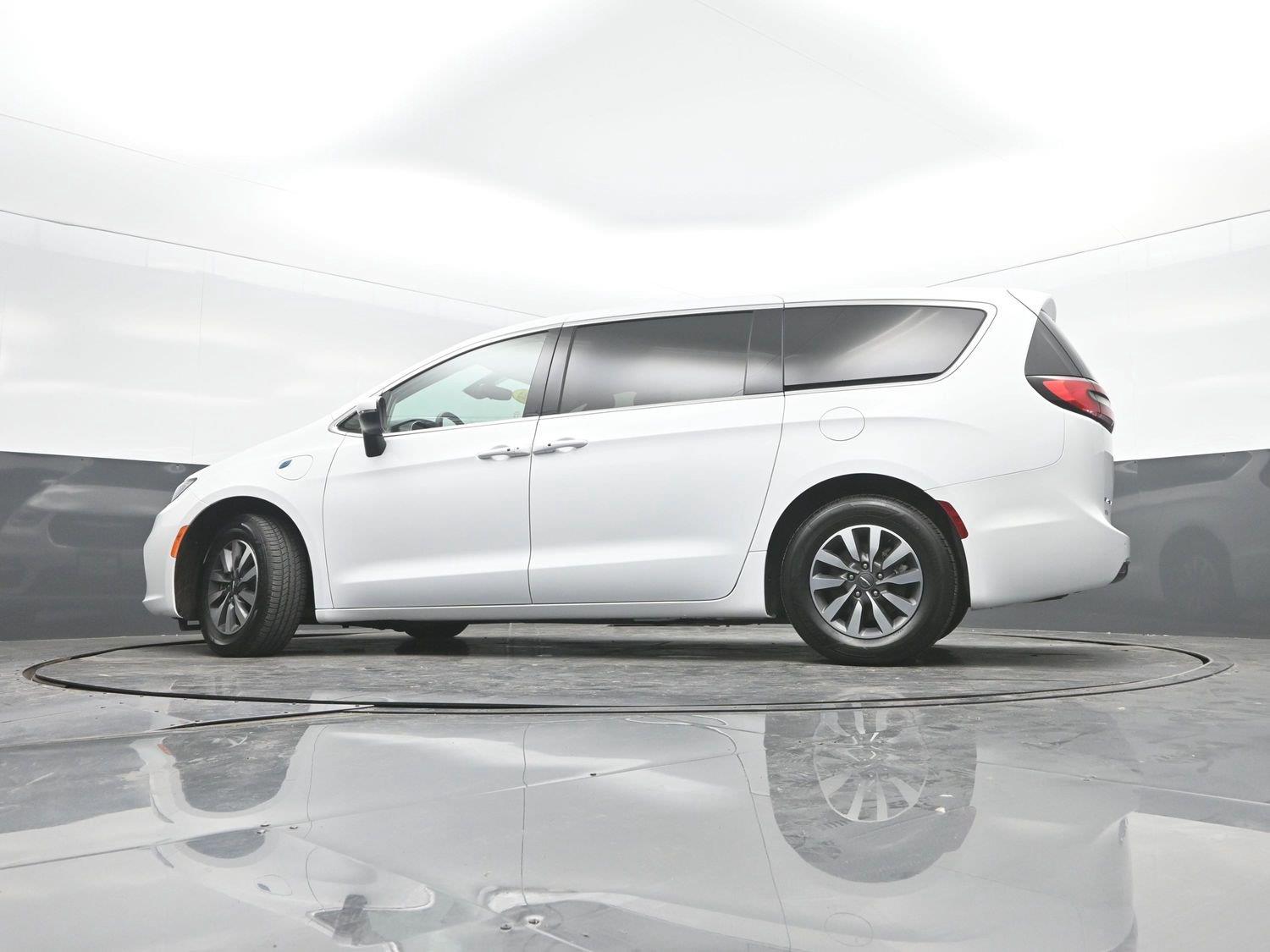 Used 2023 Bright White Clearcoat Chrysler Hybrid Touring L image 34