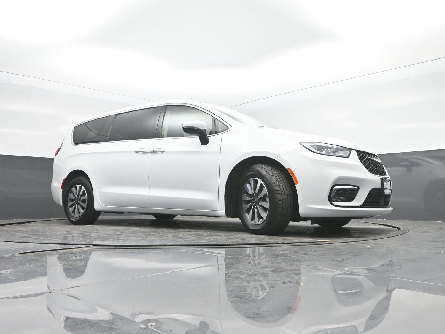 Used 2023 Bright White Clearcoat Chrysler Hybrid Touring L image 36