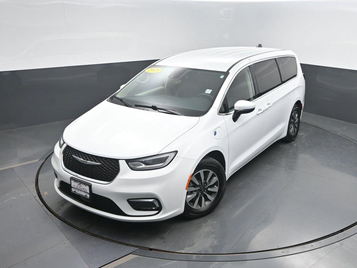 Used 2023 Bright White Clearcoat Chrysler Hybrid Touring L image 37