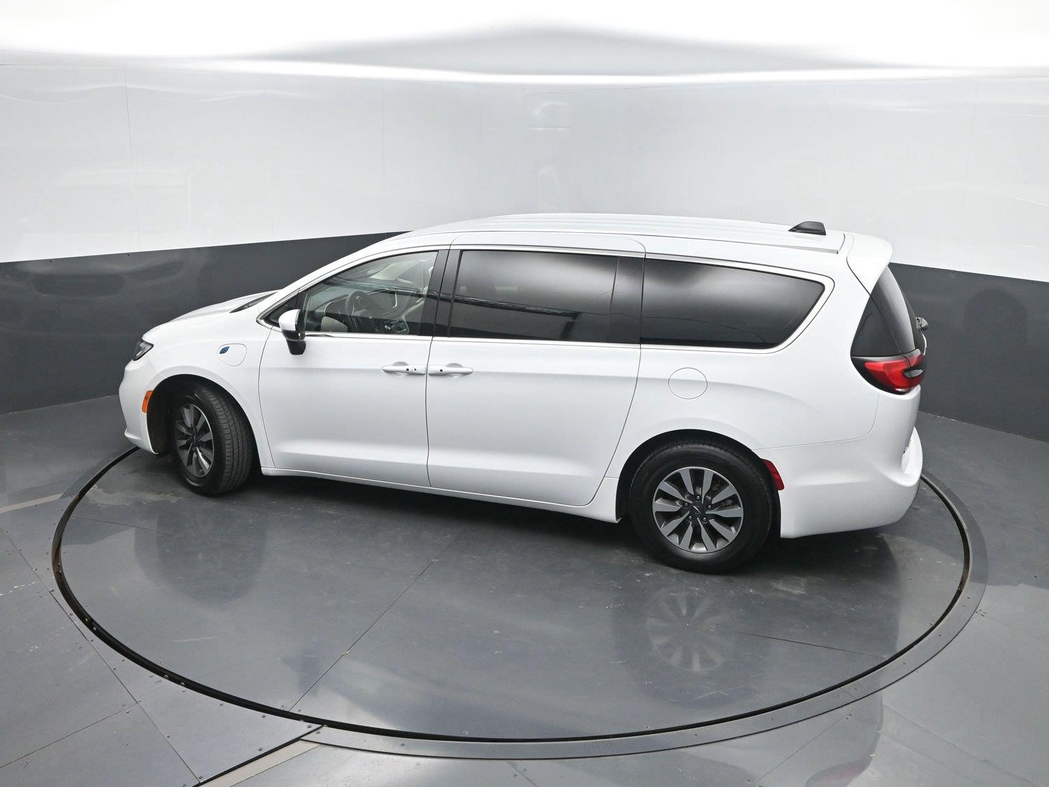 Used 2023 Bright White Clearcoat Chrysler Hybrid Touring L image 38