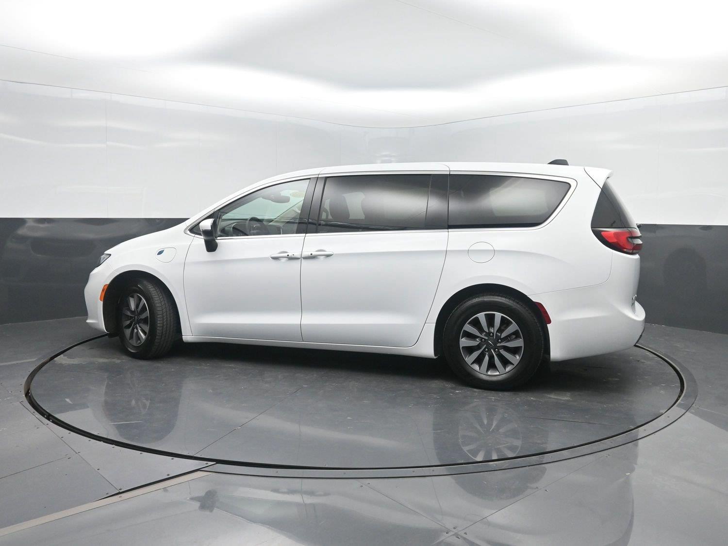 Used 2023 Bright White Clearcoat Chrysler Hybrid Touring L image 41