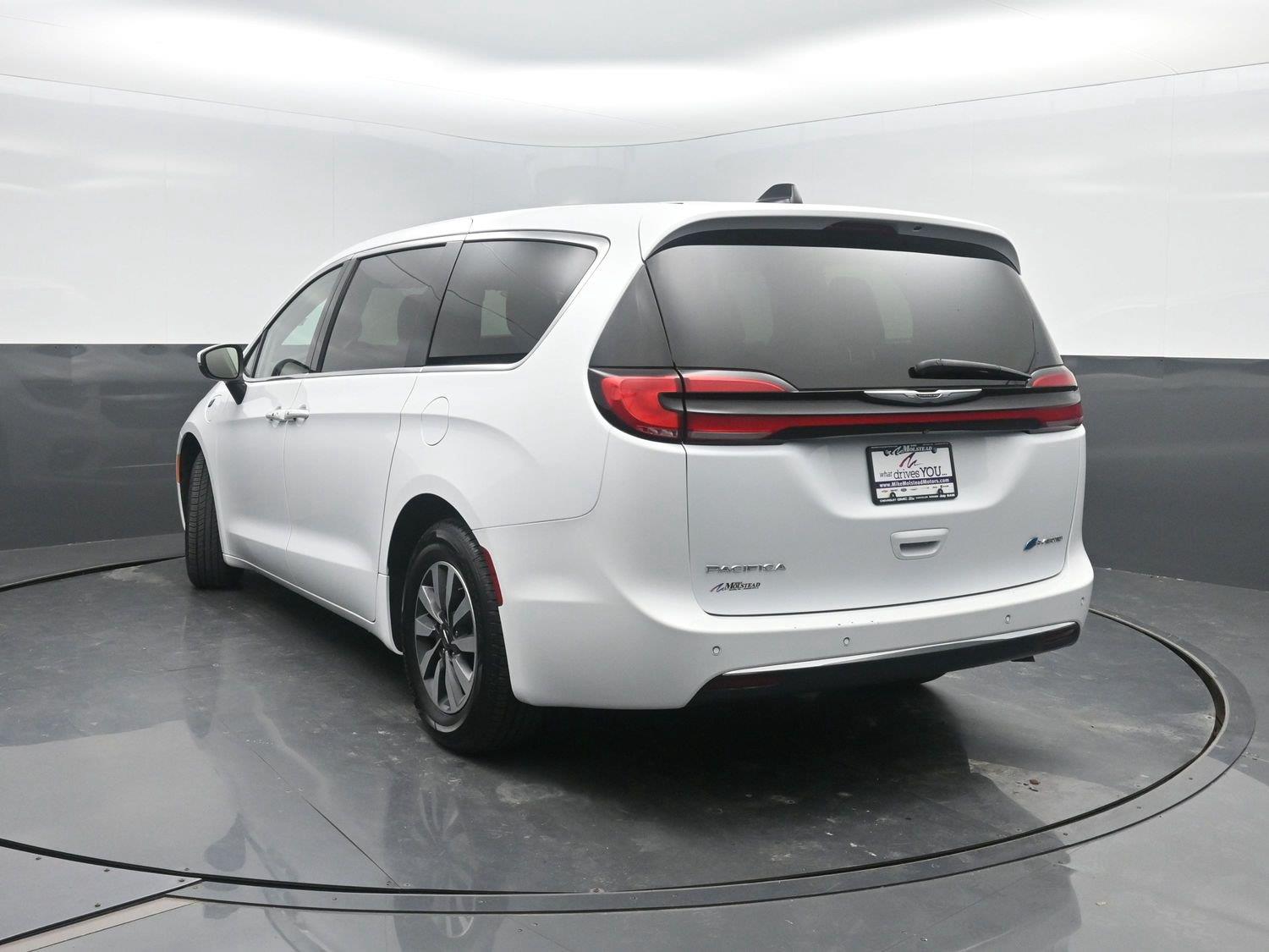 Used 2023 Bright White Clearcoat Chrysler Hybrid Touring L image 43