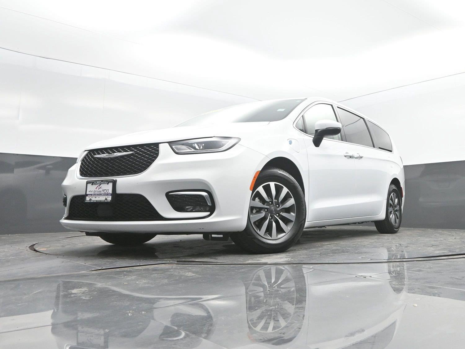 Used 2023 Bright White Clearcoat Chrysler Hybrid Touring L image 44