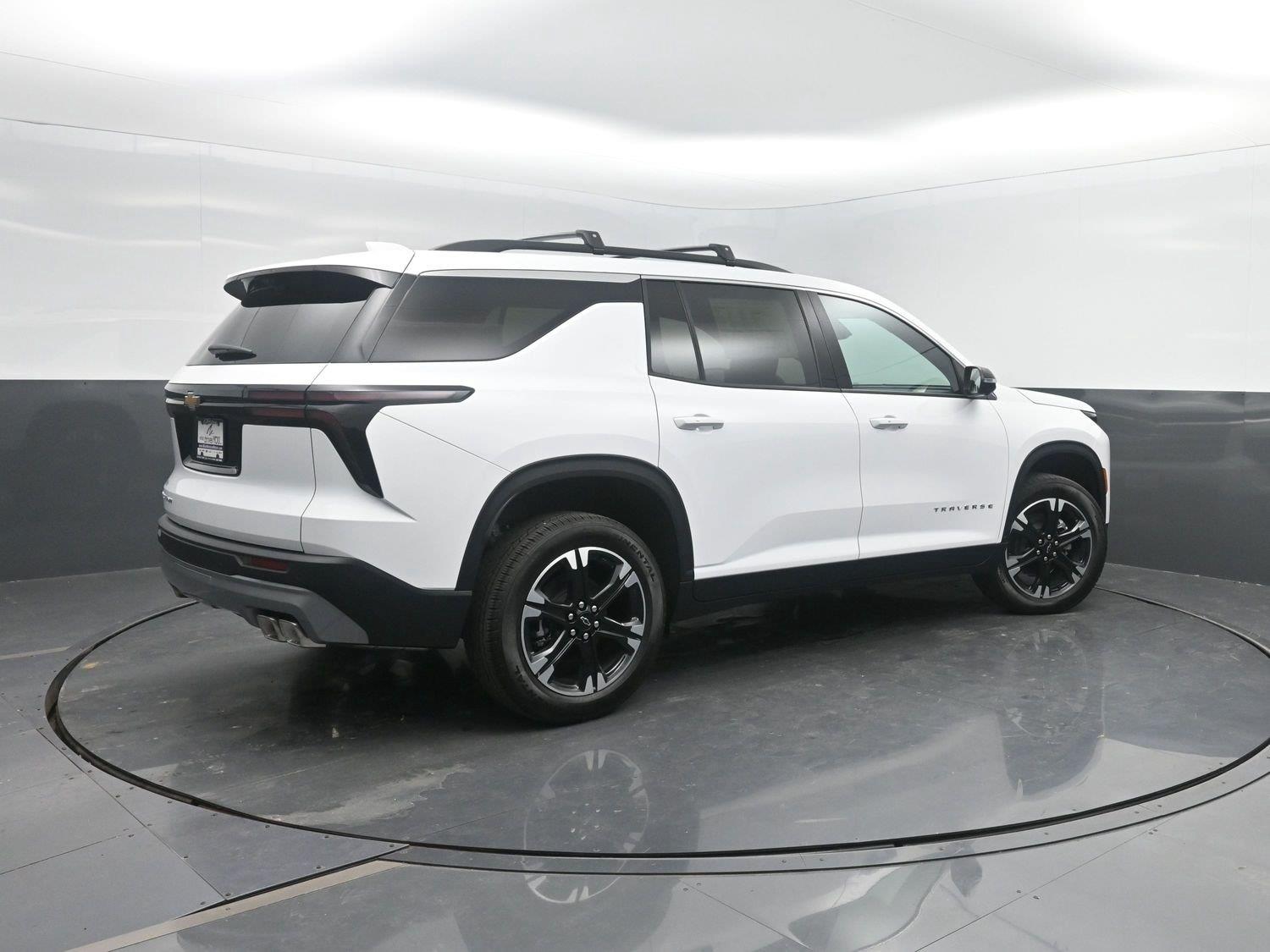 Summit White 2027 Chevrolet Traverse SUV / Crossover Four-Wheel Drive 8-Speed Automatic