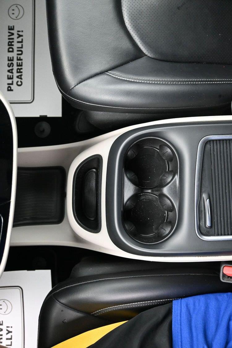 Used 2023 Brilliant Black Crystal Pearlcoat Chrysler Touring L image 29