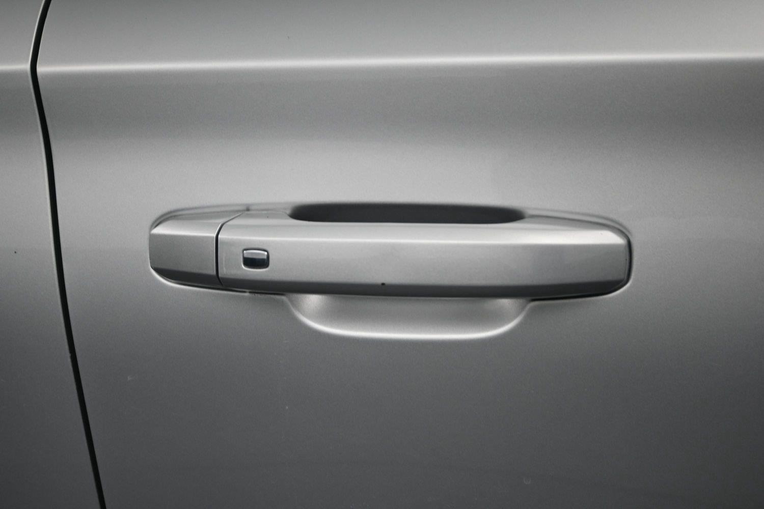 Used 2018 Silver Ice Metallic Chevrolet LT image 7
