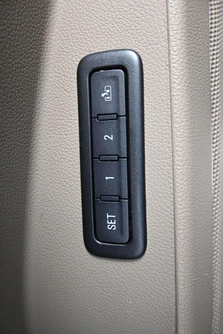 Used 2018 Silver Ice Metallic Chevrolet LT image 24