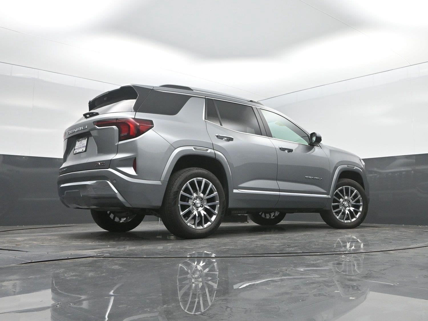 Used 2026 Sterling Metallic GMC AWD Denali image 35