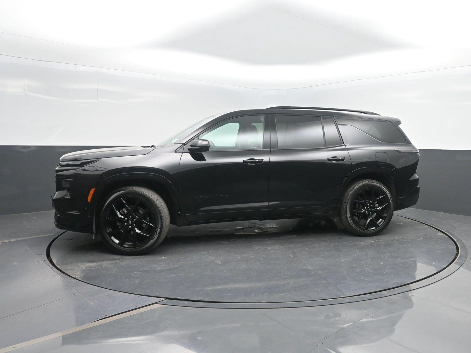 2024 Chevrolet Traverse Negro (Mosaic Black Metallic) SUV/Crossover Tracción delantera 8 velocidades Automática