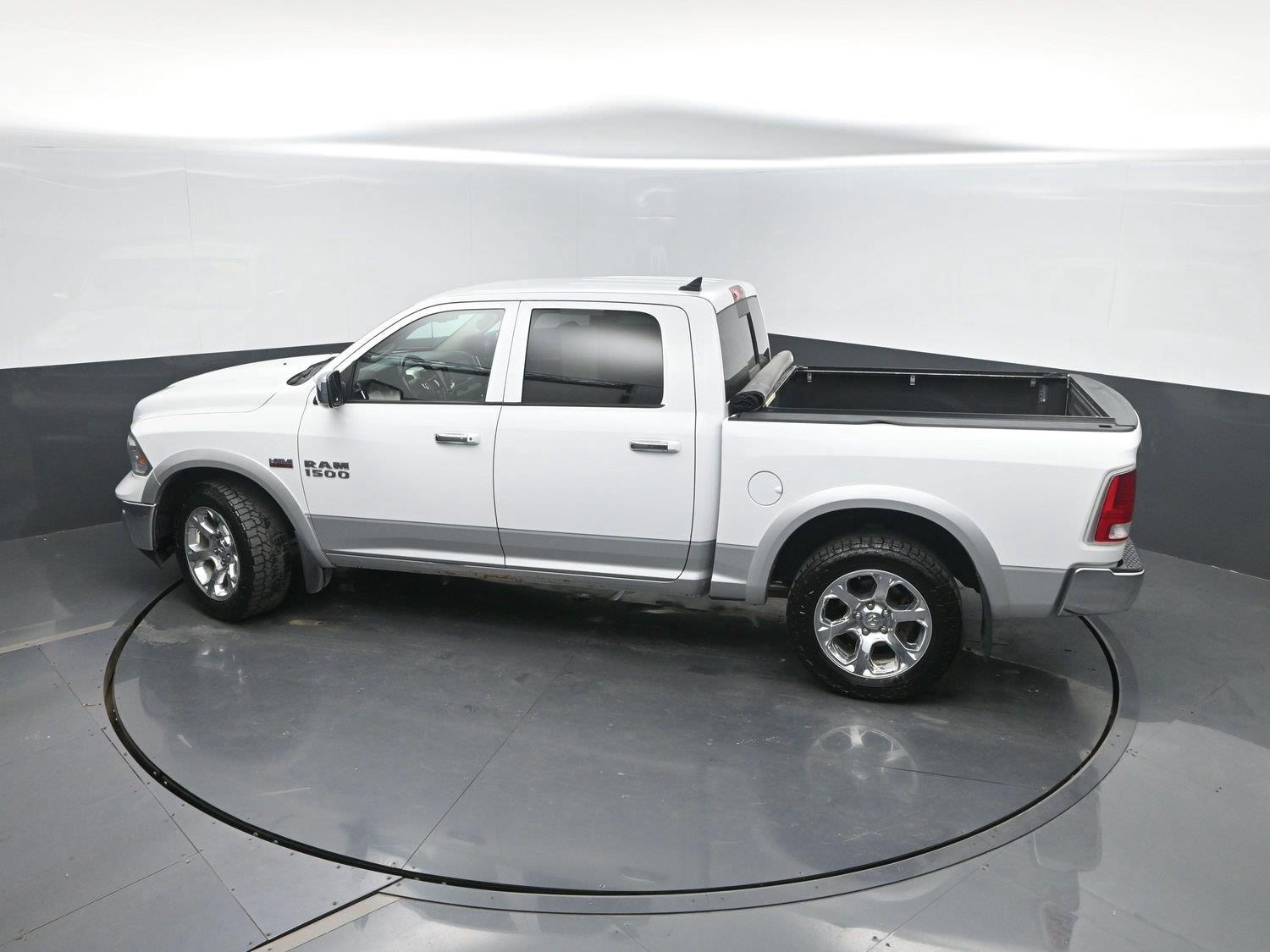 Used 2016 Bright White Clearcoat Ram Laramie image 37