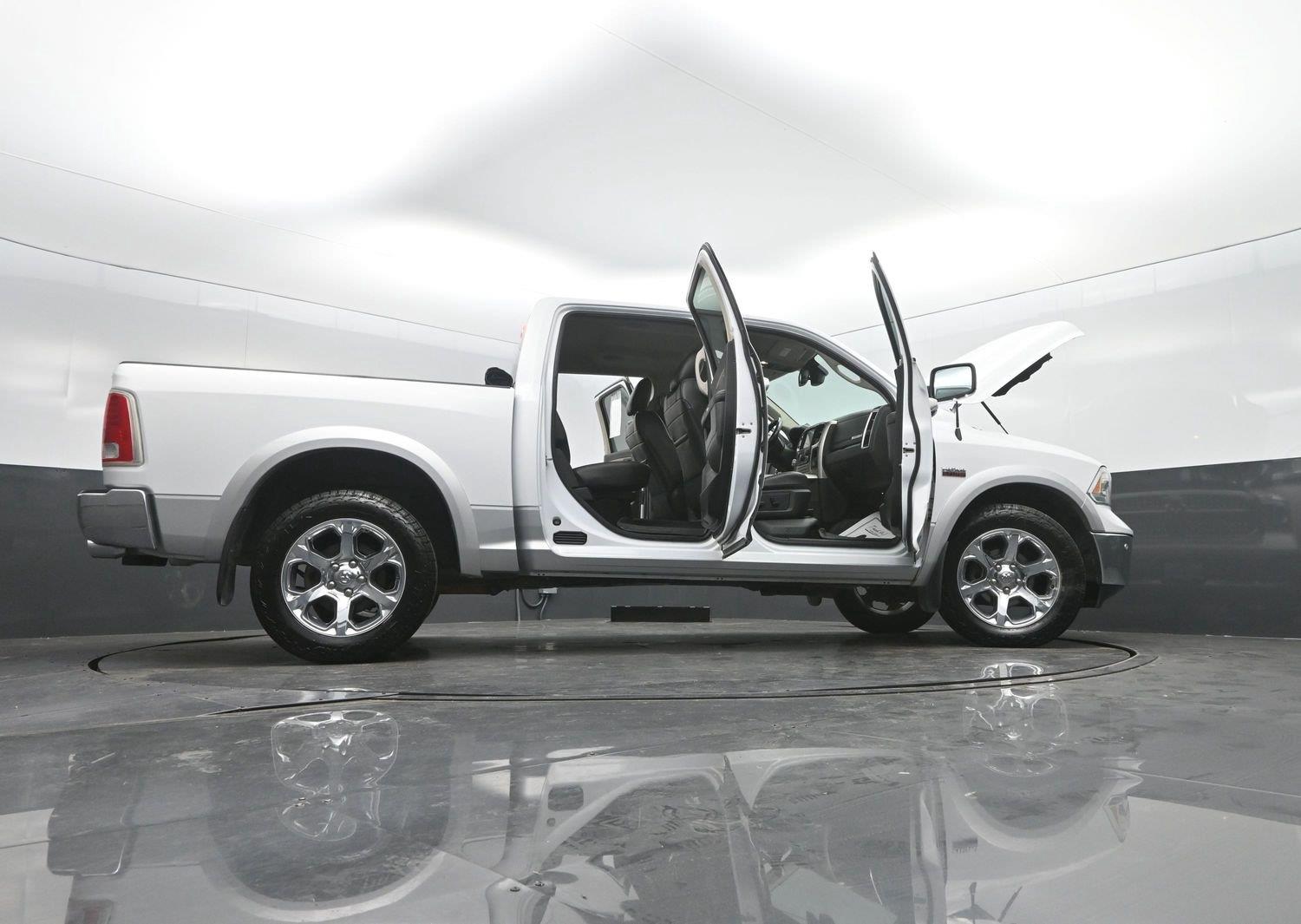 Used 2016 Bright White Clearcoat Ram Laramie image 51