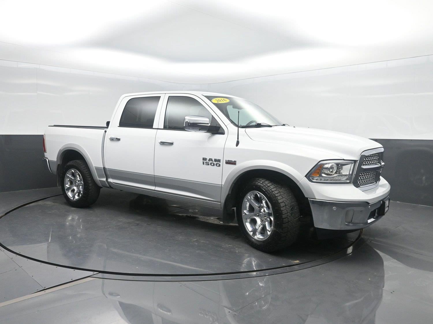 Used 2016 Bright White Clearcoat Ram Laramie image 4