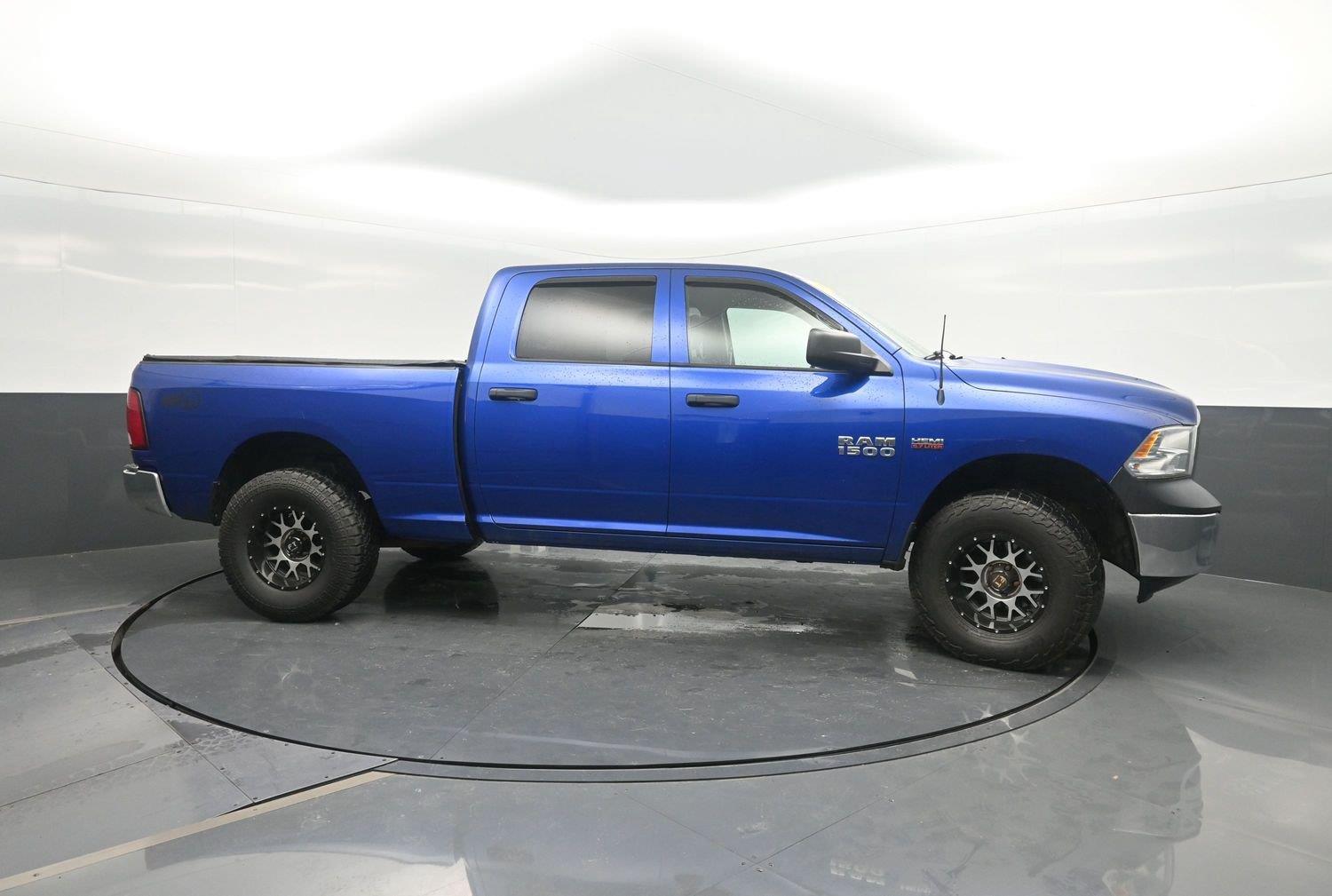 Used 2016 Blue Streak Pearlcoat Ram Tradesman image 4