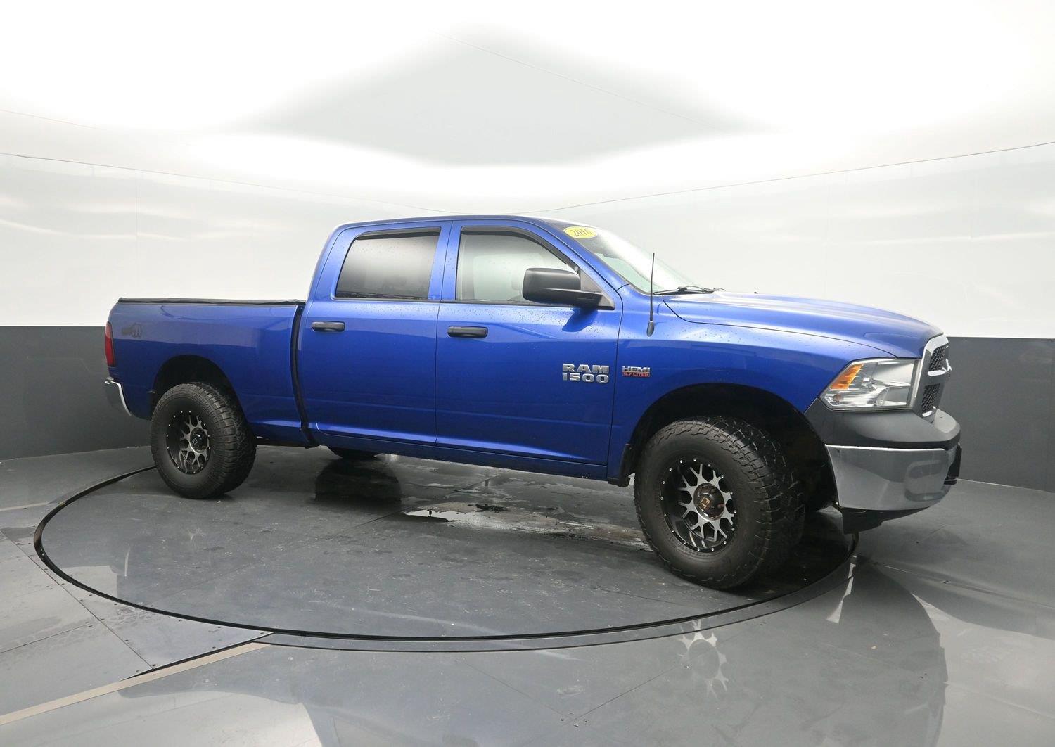 Used 2016 Blue Streak Pearlcoat Ram Tradesman image 5