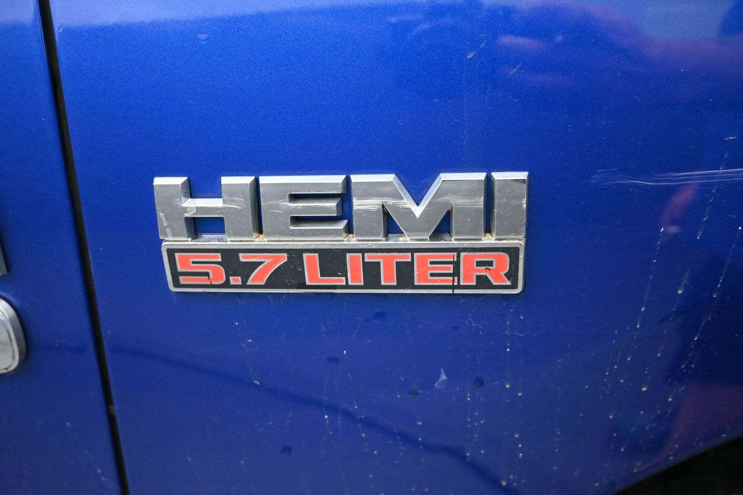 Used 2016 Blue Streak Pearlcoat Ram Tradesman image 7