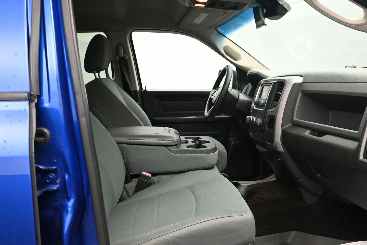 Used 2016 Blue Streak Pearlcoat Ram Tradesman image 10