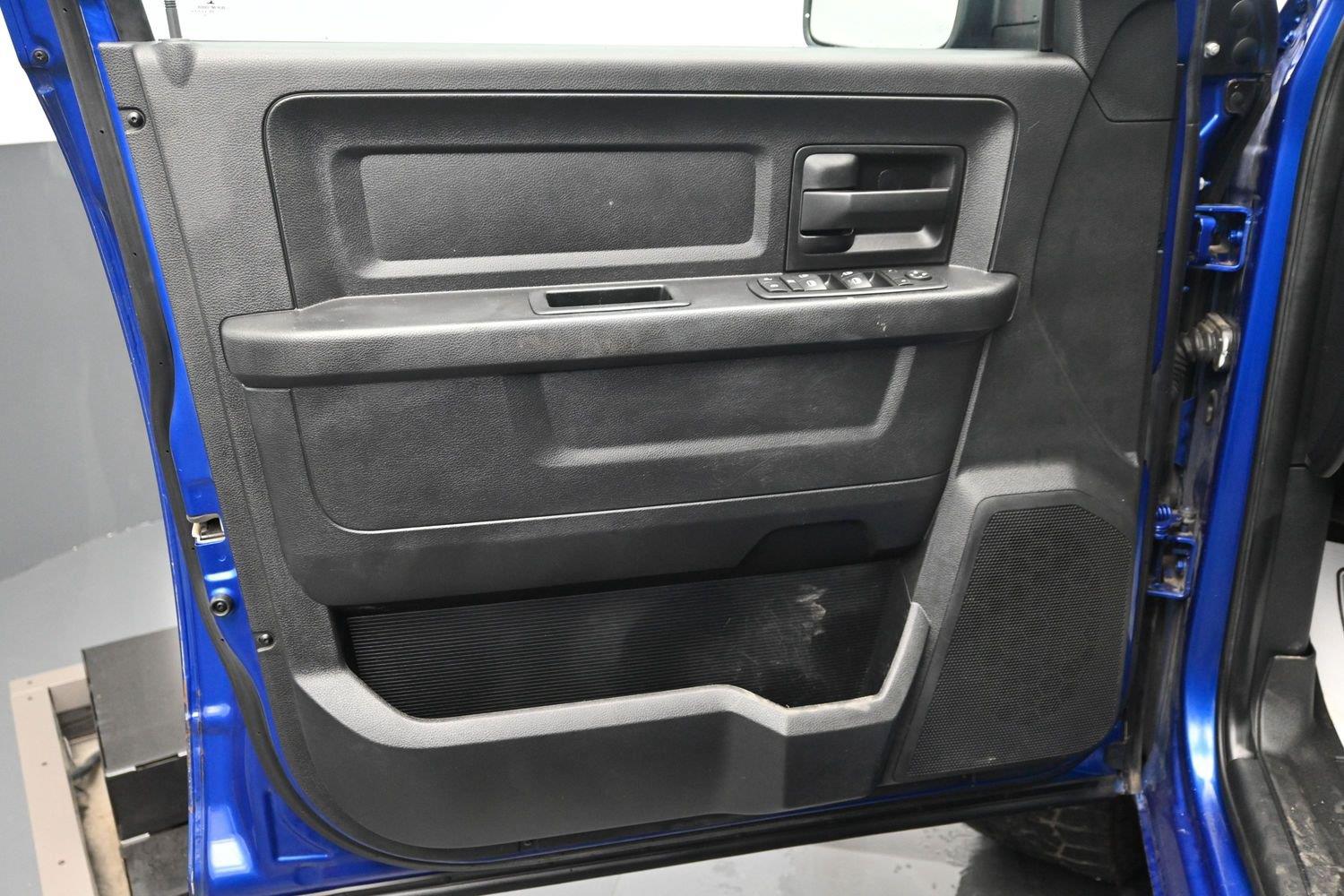 Used 2016 Blue Streak Pearlcoat Ram Tradesman image 17