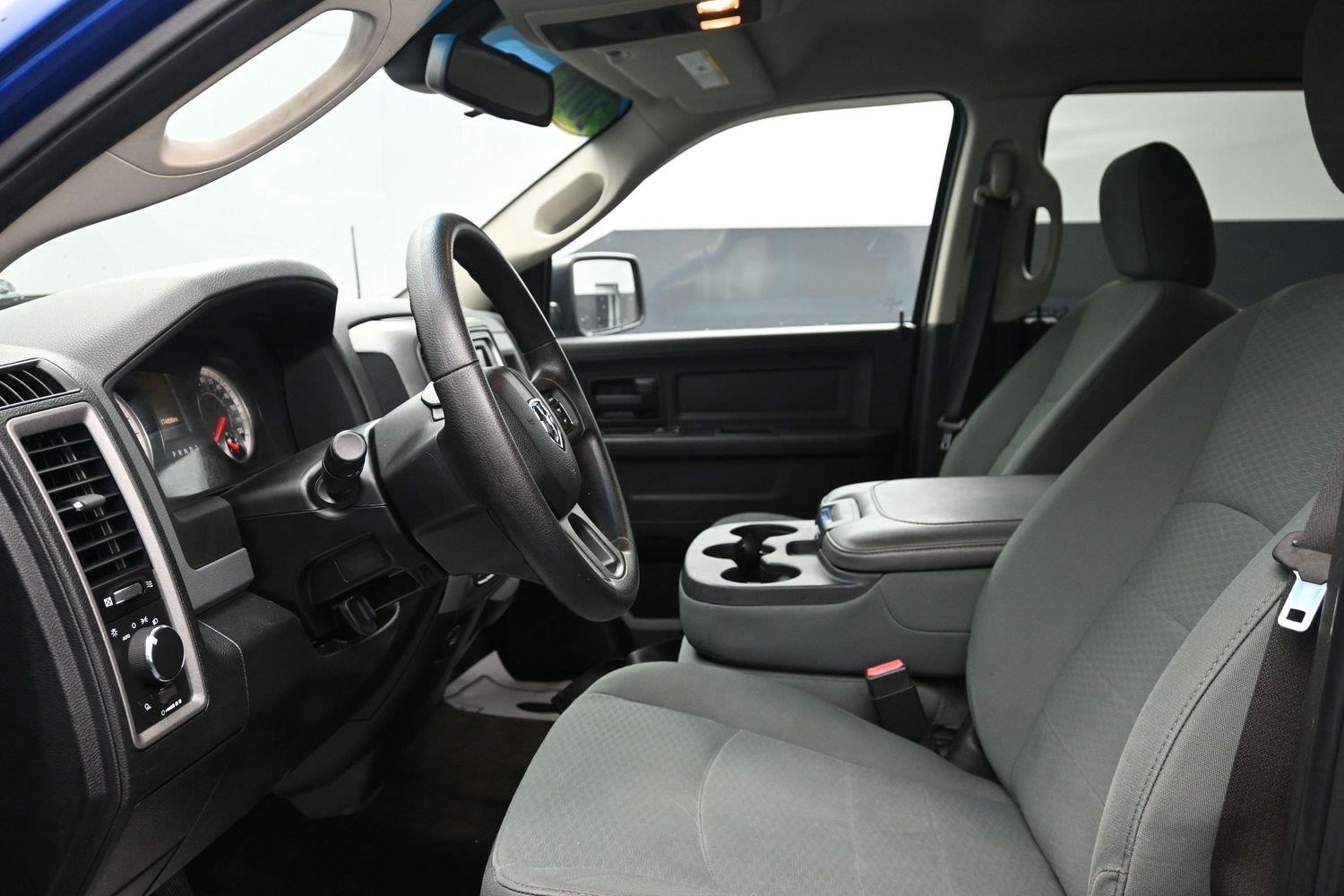 Used 2016 Blue Streak Pearlcoat Ram Tradesman image 18