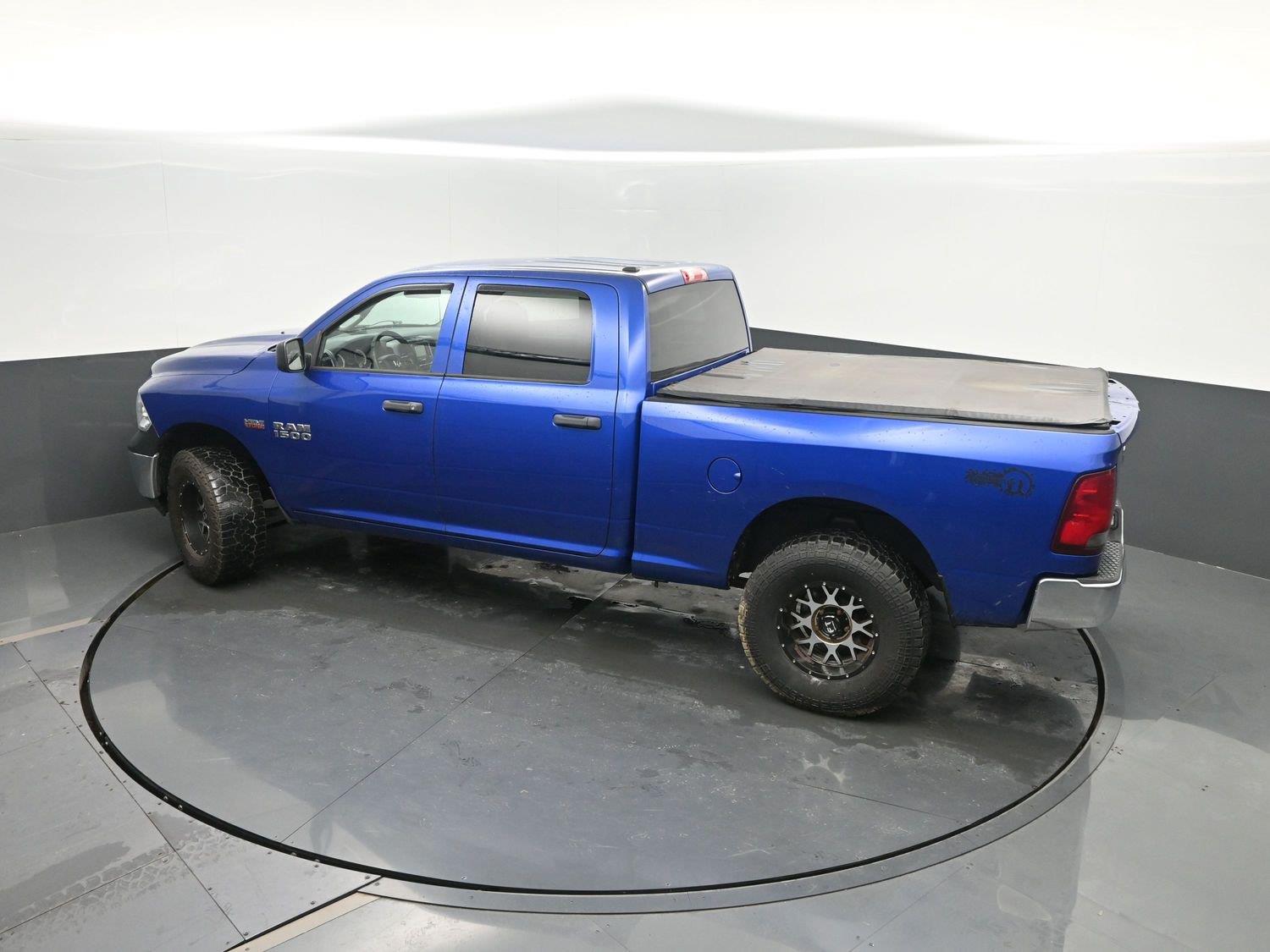 Used 2016 Blue Streak Pearlcoat Ram Tradesman image 32