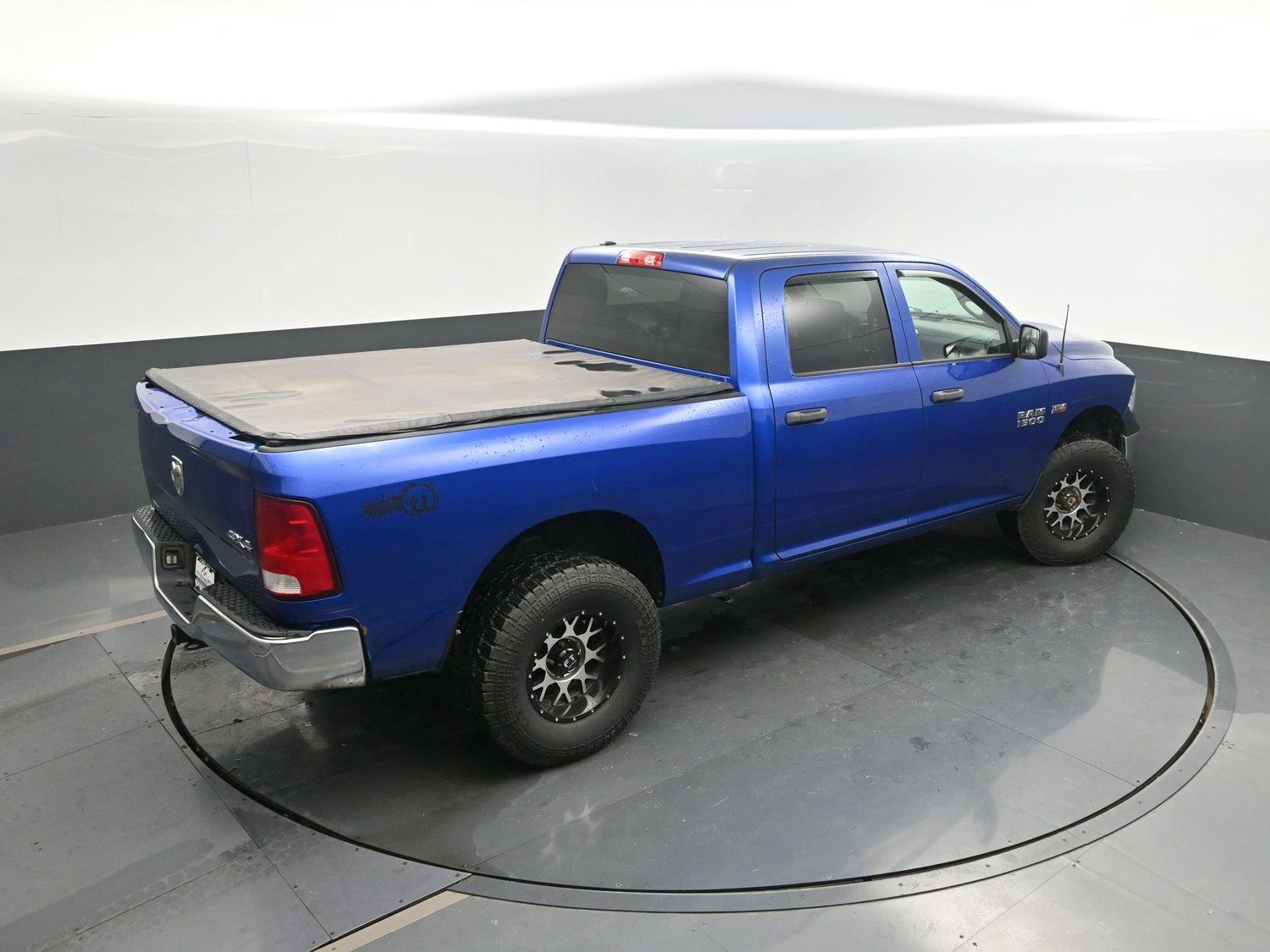 Used 2016 Blue Streak Pearlcoat Ram Tradesman image 33