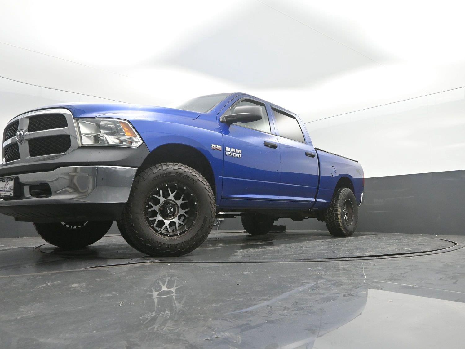 Used 2016 Blue Streak Pearlcoat Ram Tradesman image 38