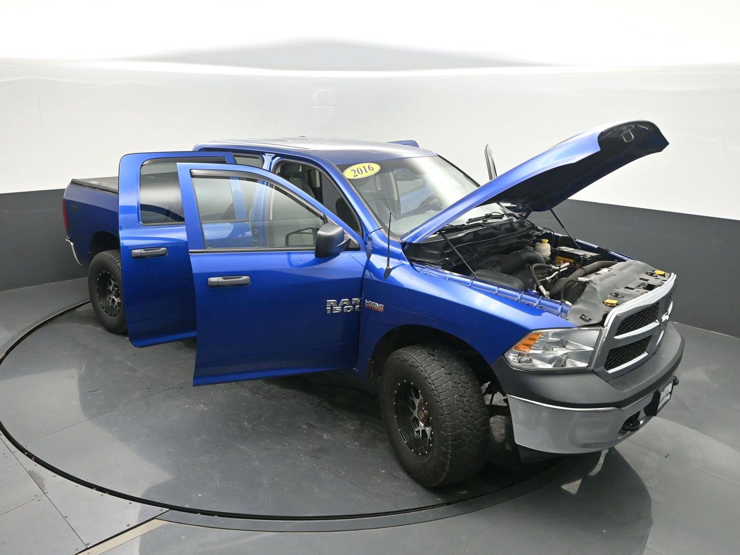 Used 2016 Blue Streak Pearlcoat Ram Tradesman image 39