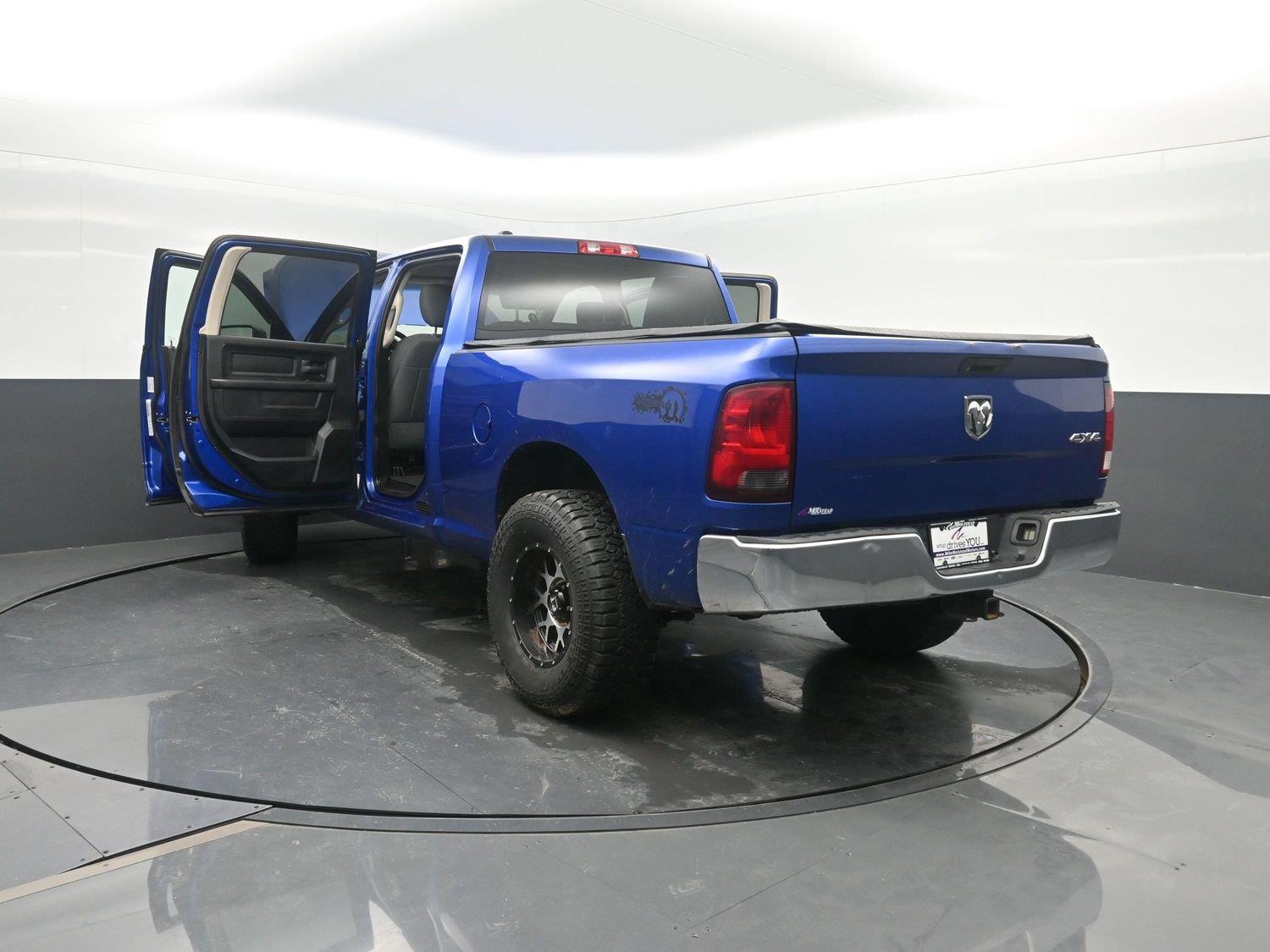 Used 2016 Blue Streak Pearlcoat Ram Tradesman image 40