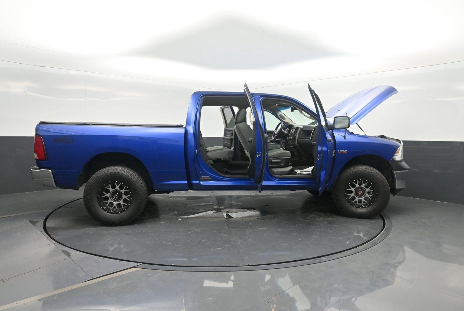 Used 2016 Blue Streak Pearlcoat Ram Tradesman image 41