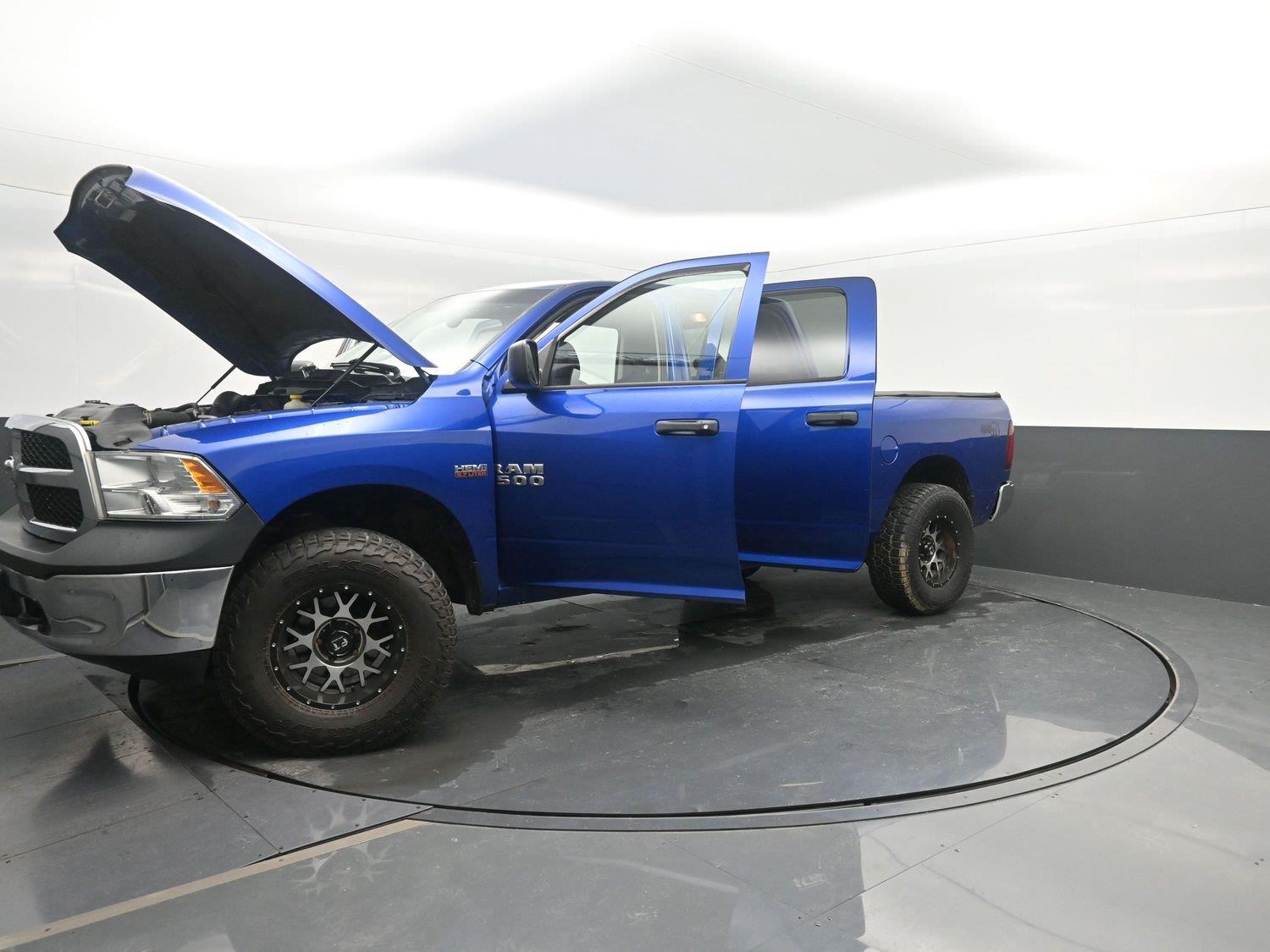 Used 2016 Blue Streak Pearlcoat Ram Tradesman image 42