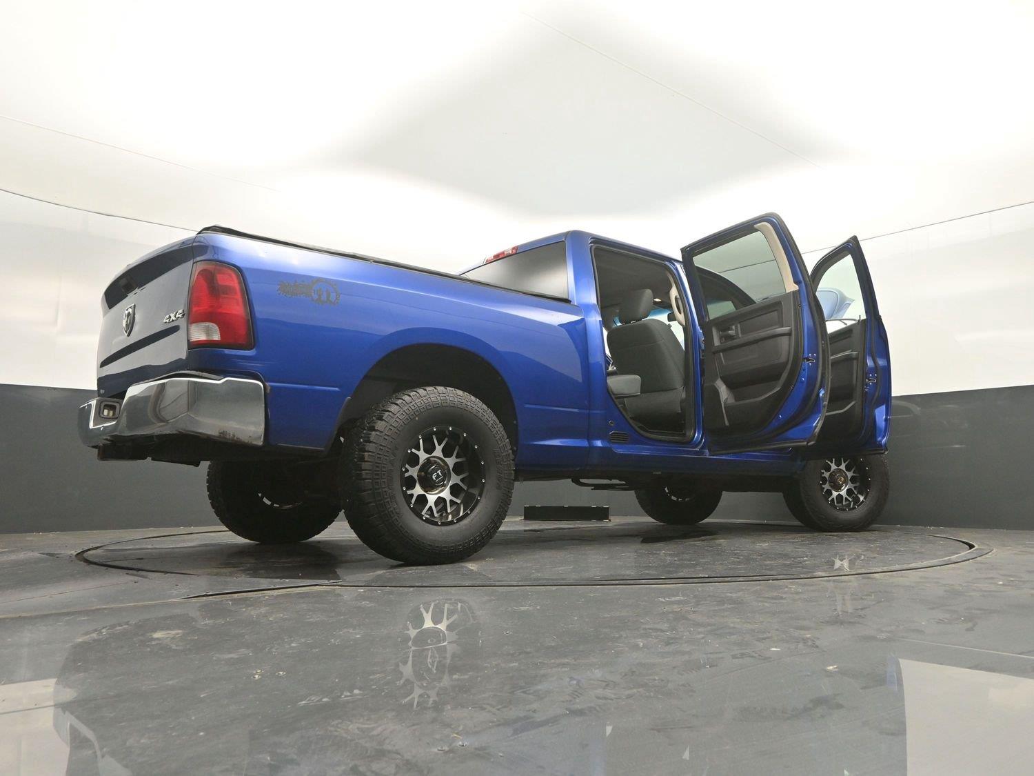 Used 2016 Blue Streak Pearlcoat Ram Tradesman image 43