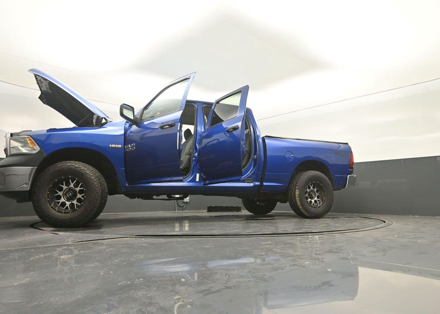 Used 2016 Blue Streak Pearlcoat Ram Tradesman image 44