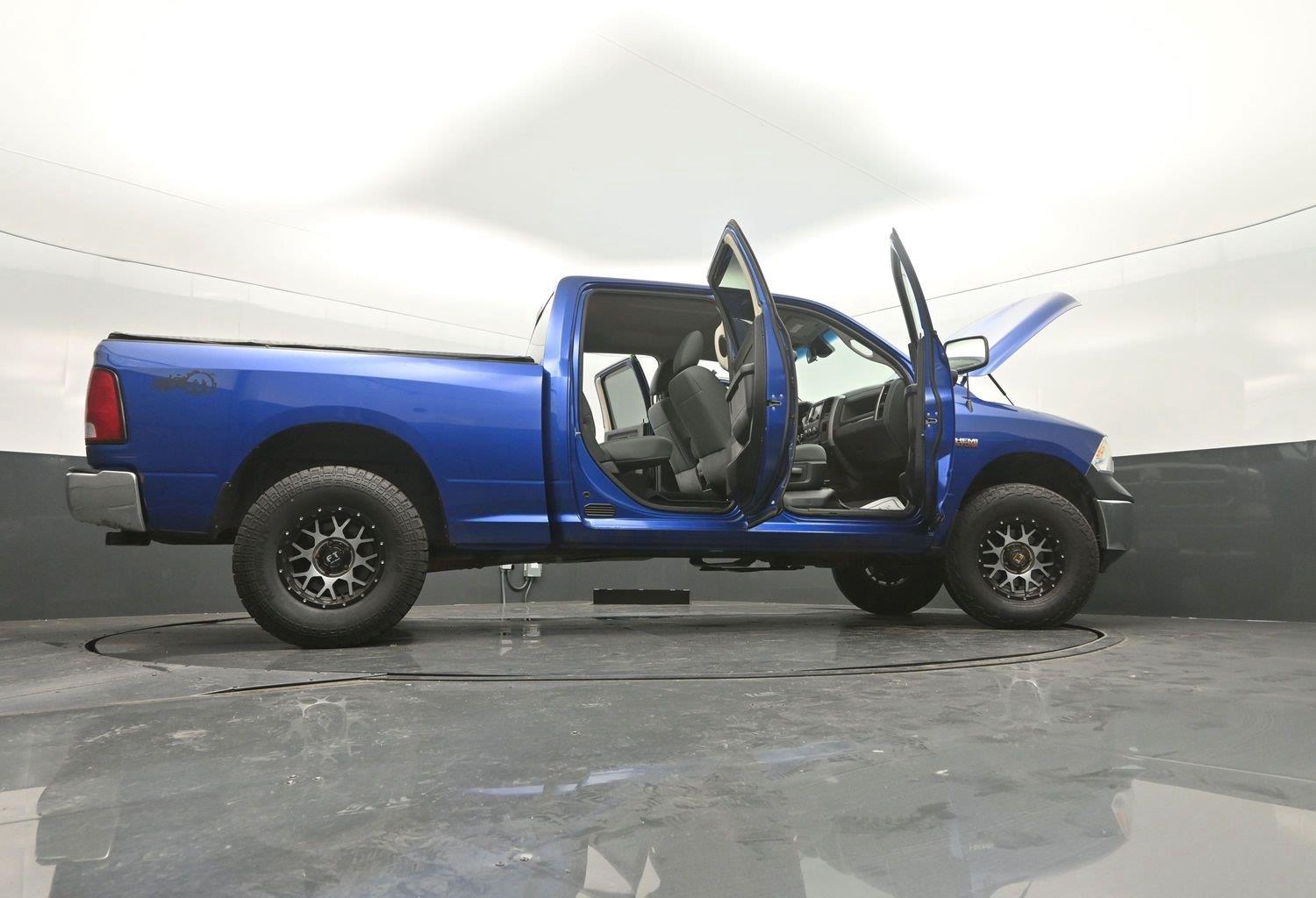 Used 2016 Blue Streak Pearlcoat Ram Tradesman image 45