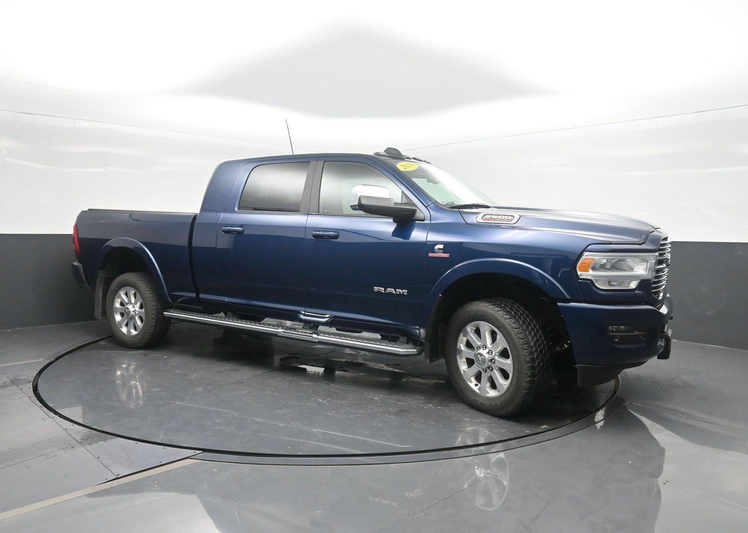 Used 2019 Patriot Blue Pearlcoat Ram Laramie image 4