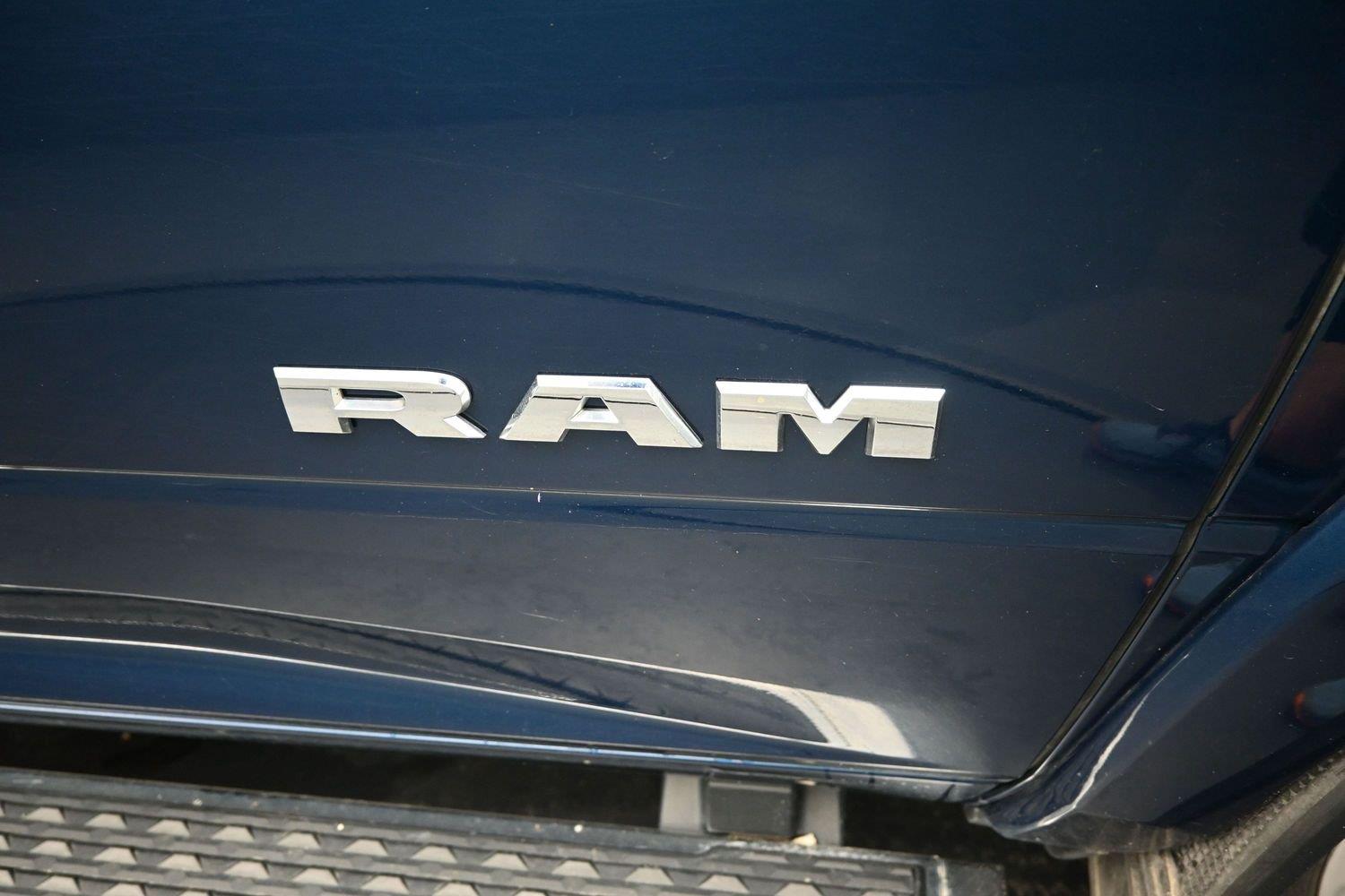 Used 2019 Patriot Blue Pearlcoat Ram Laramie image 8