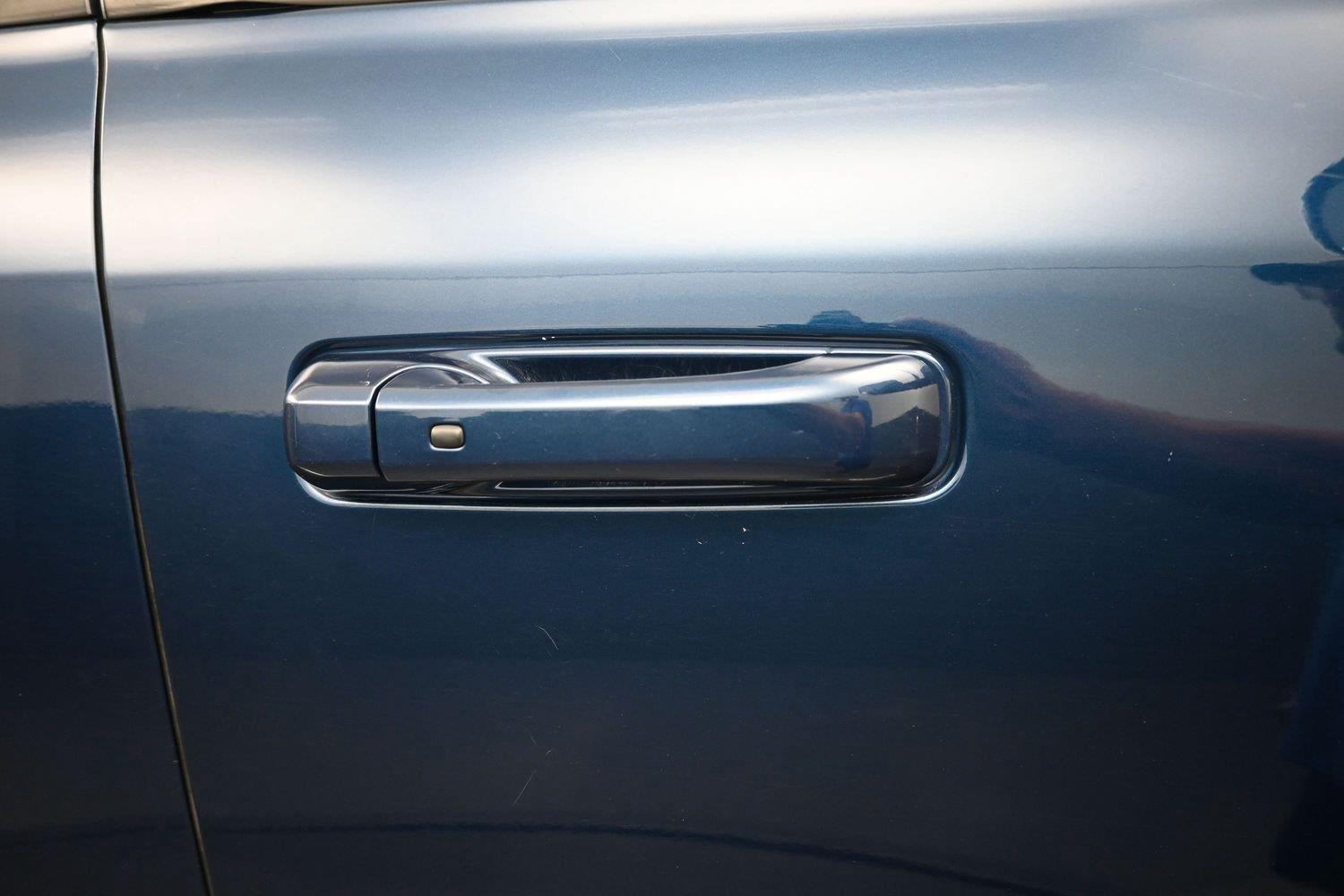 Used 2019 Patriot Blue Pearlcoat Ram Laramie image 9