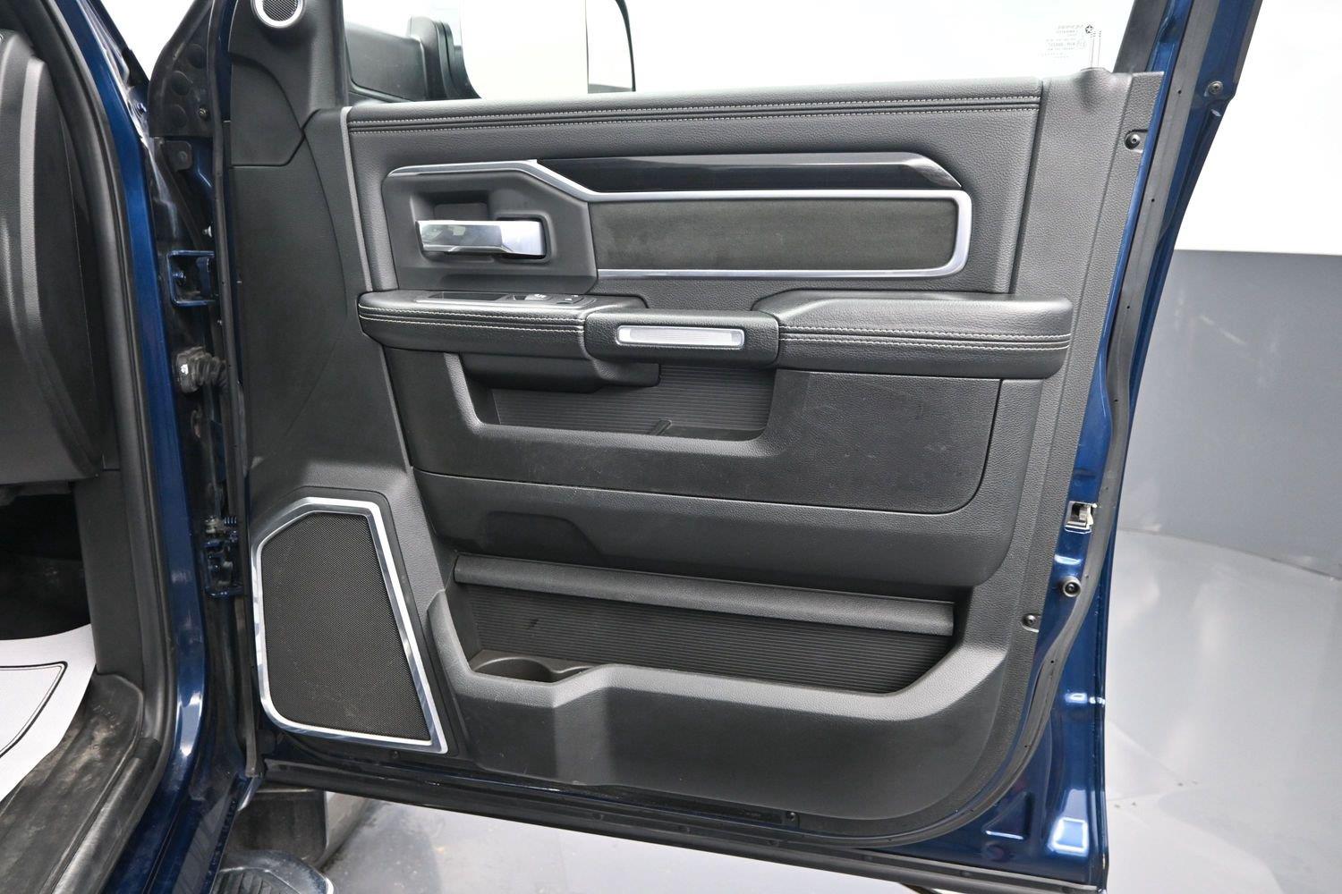 Used 2019 Patriot Blue Pearlcoat Ram Laramie image 10