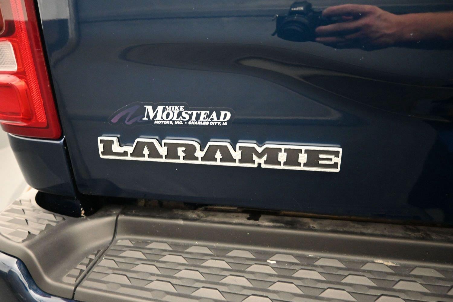 Used 2019 Patriot Blue Pearlcoat Ram Laramie image 17