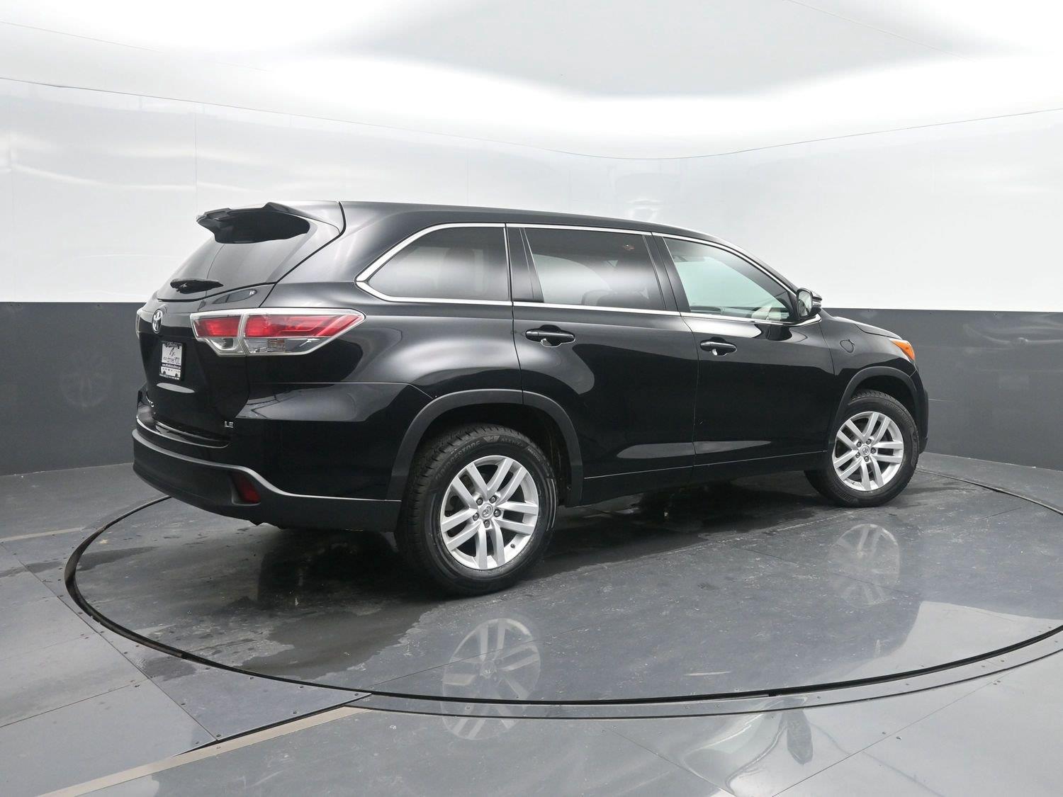 Used 2015 Attitude Black Metallic Toyota LE image 2