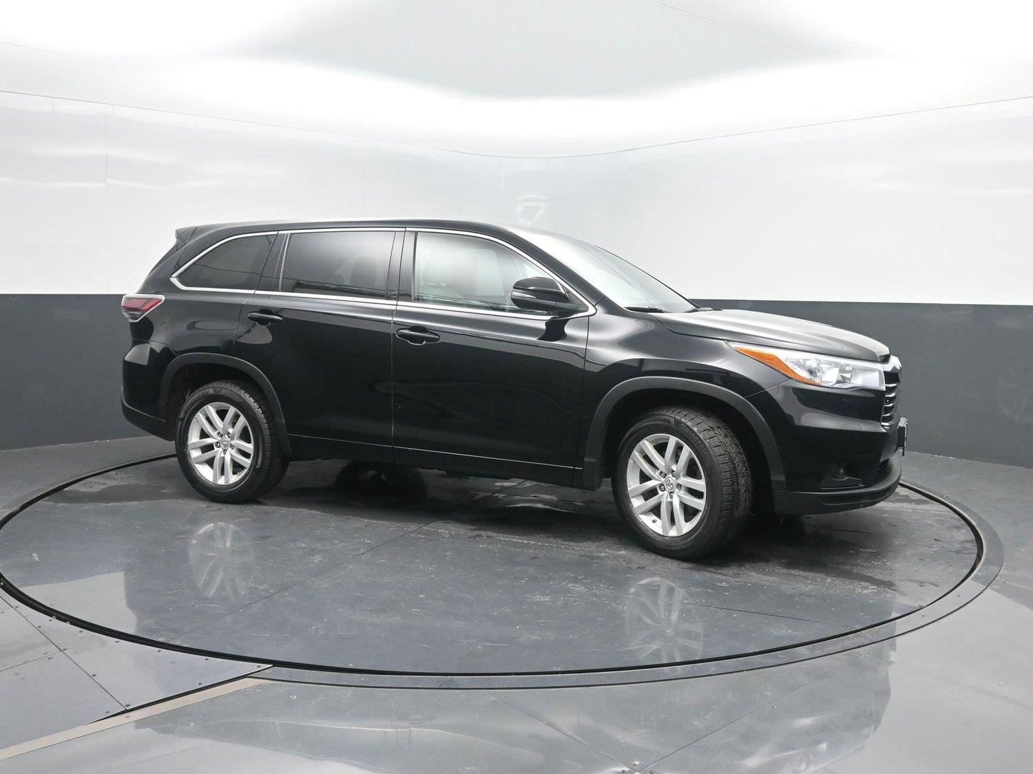 Used 2015 Attitude Black Metallic Toyota LE image 3