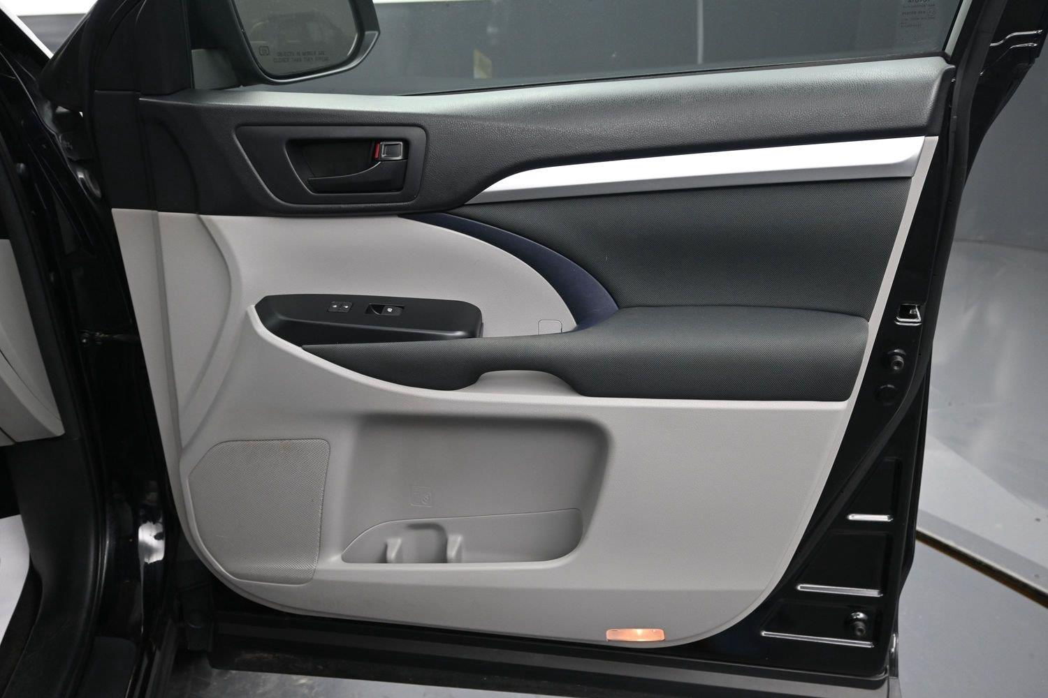 Used 2015 Attitude Black Metallic Toyota LE image 6