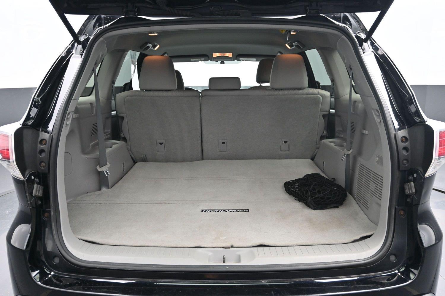 Used 2015 Attitude Black Metallic Toyota LE image 13