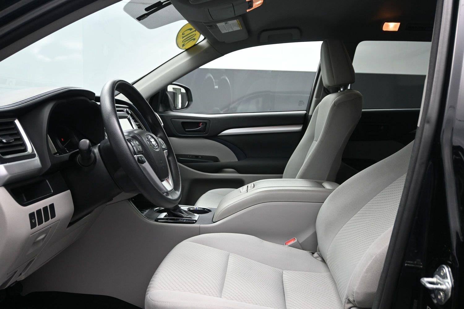 Used 2015 Attitude Black Metallic Toyota LE image 16
