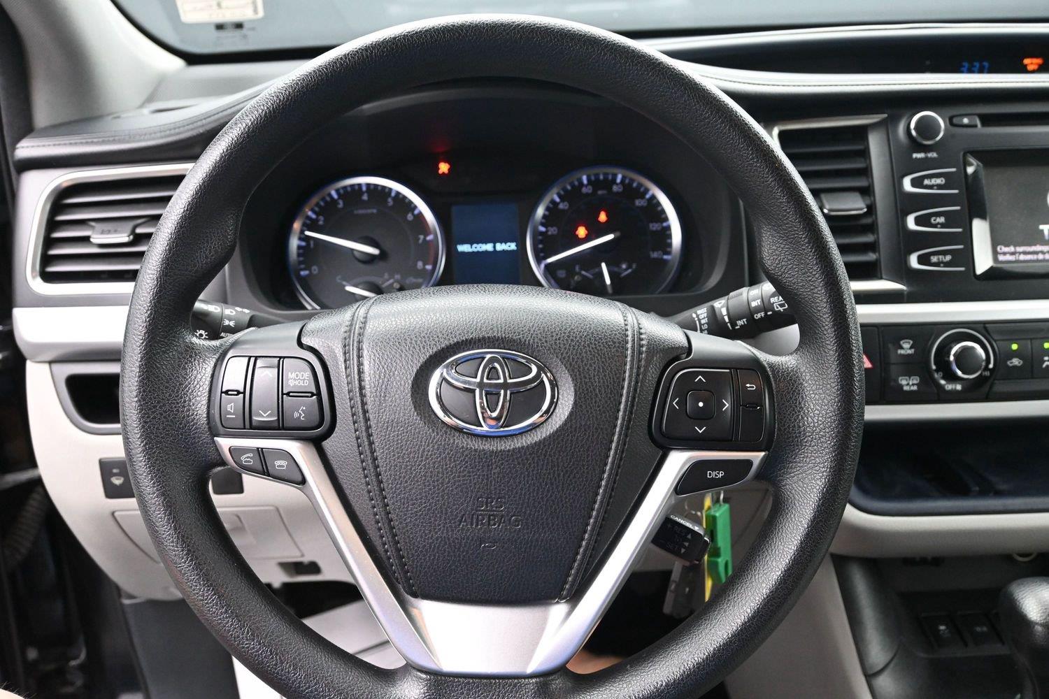 Used 2015 Attitude Black Metallic Toyota LE image 18