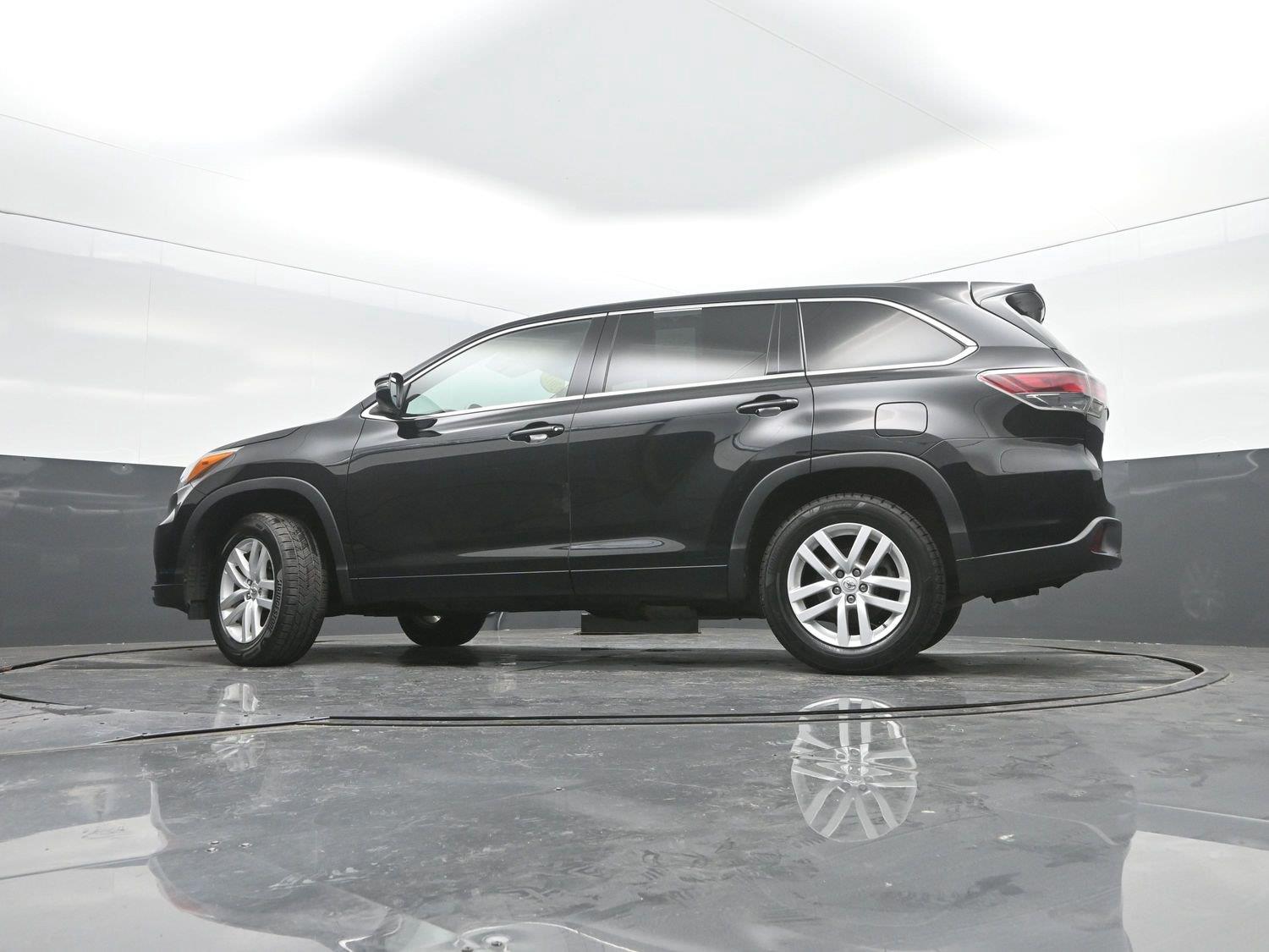 Used 2015 Attitude Black Metallic Toyota LE image 27