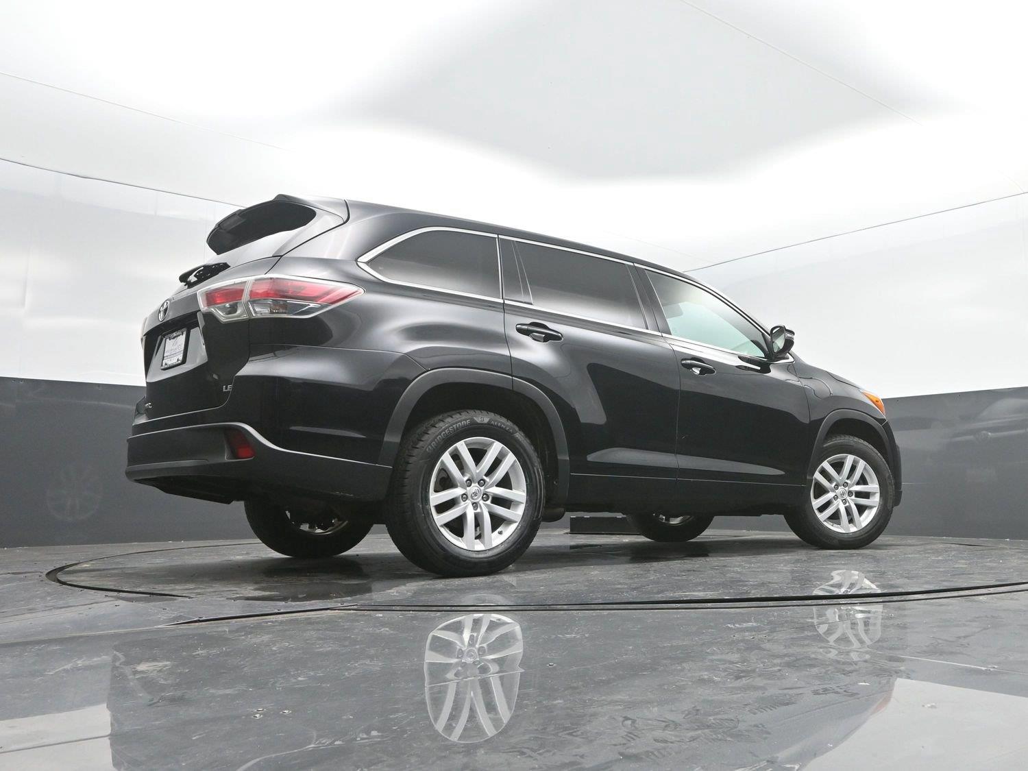 Used 2015 Attitude Black Metallic Toyota LE image 28