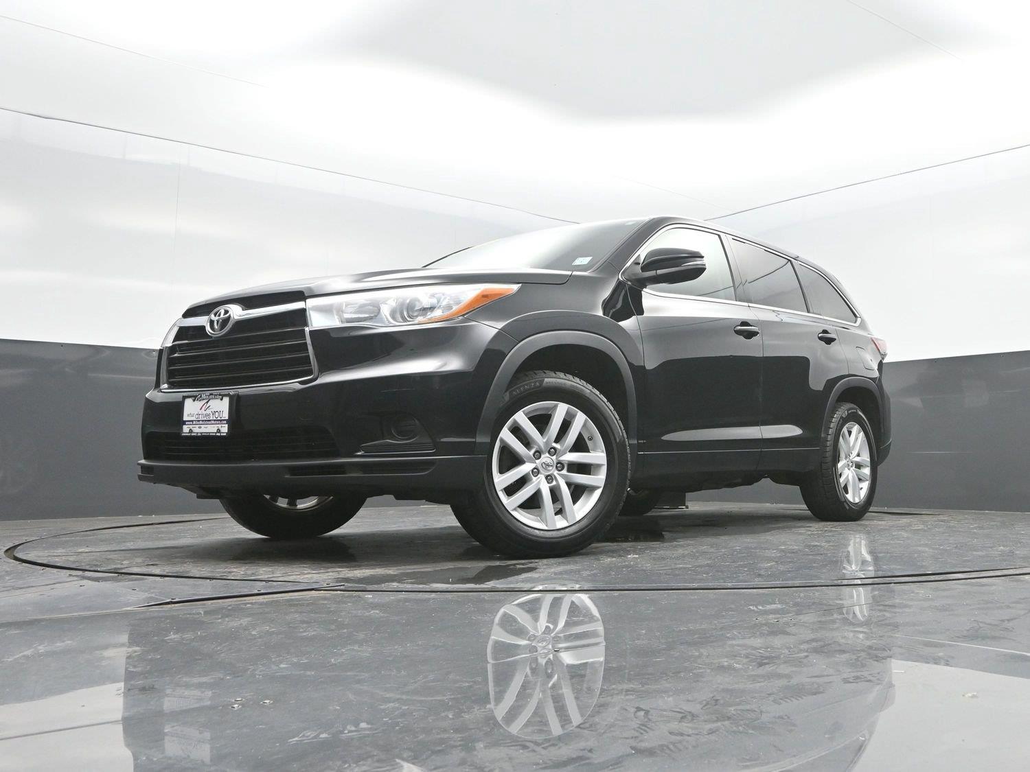 Used 2015 Attitude Black Metallic Toyota LE image 38