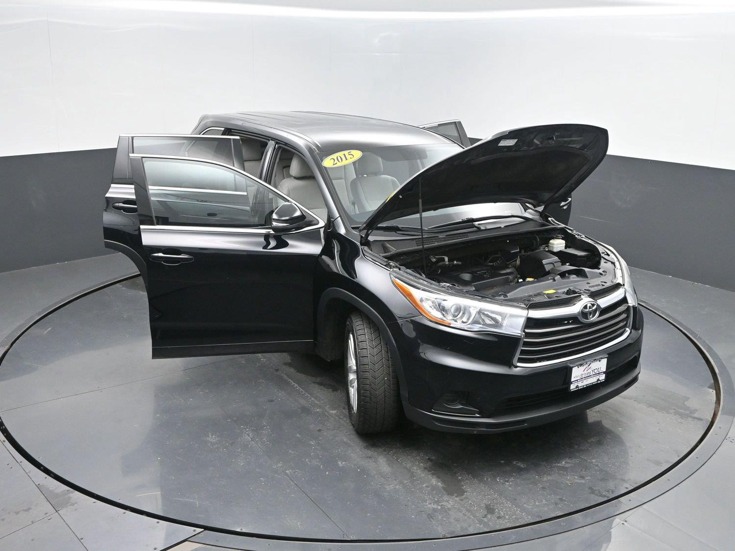 Used 2015 Attitude Black Metallic Toyota LE image 39