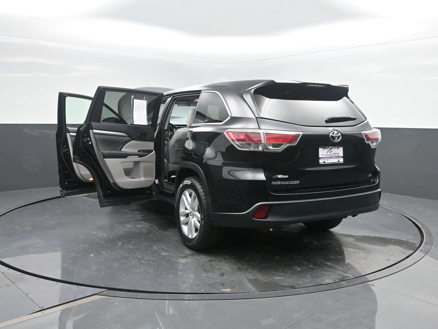 Used 2015 Attitude Black Metallic Toyota LE image 40