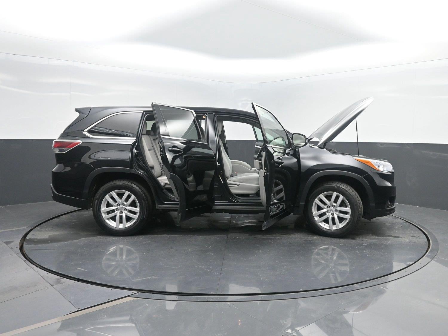 Used 2015 Attitude Black Metallic Toyota LE image 41